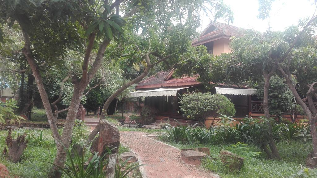 Golden Premier Villa Siem Reap Bagian luar foto